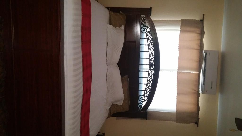 Le Dubourg Guesthouse Montrouis Pokoj fotografie