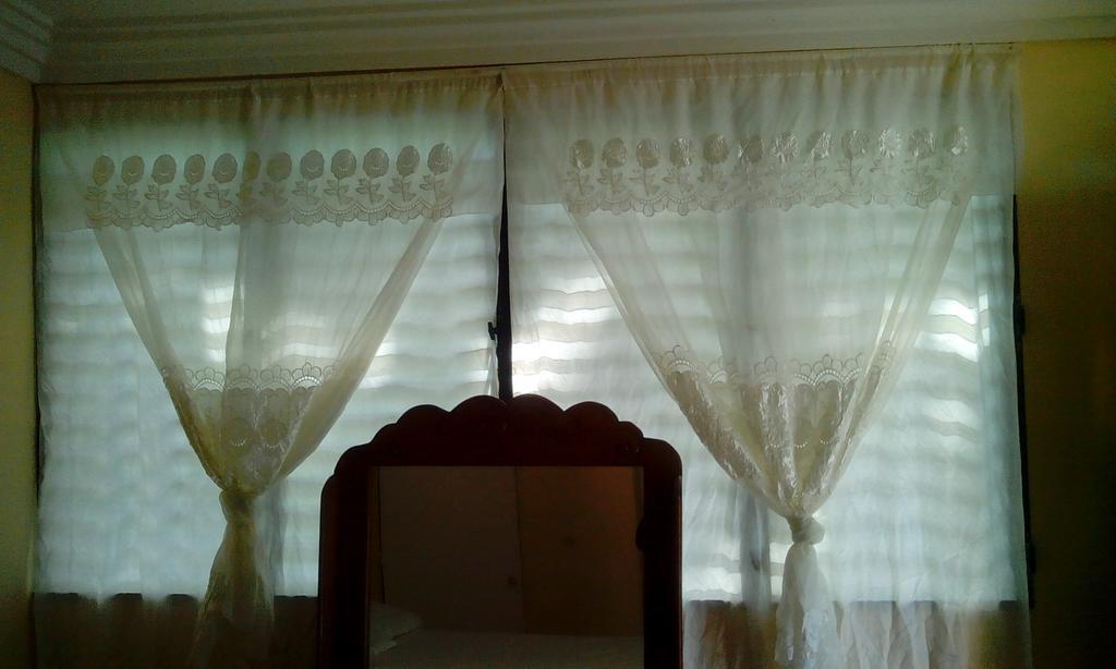 Le Dubourg Guesthouse Montrouis Pokoj fotografie